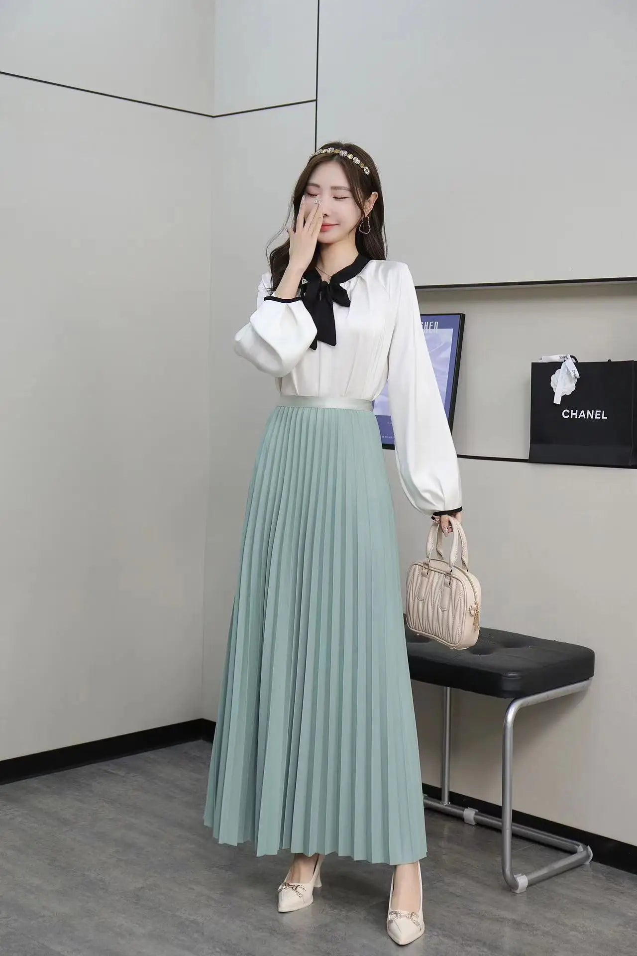 Women’s Elegant Pleated Skirt – High Waist Midi for Timeless Style