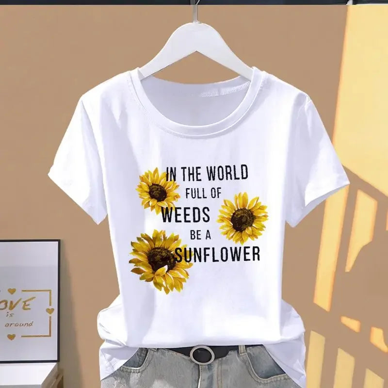 Stylish Oversized Graphic Tee for Women – Summer Floral Fashion